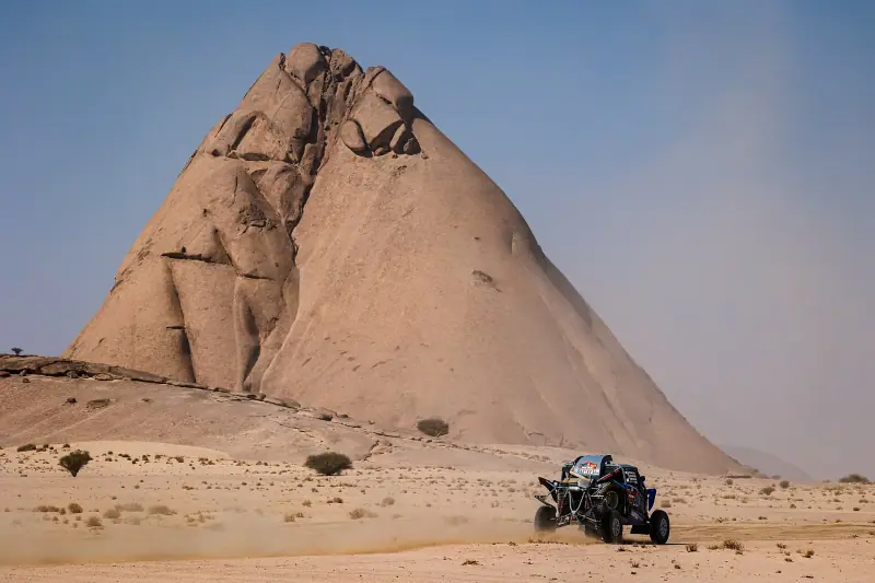 Dakar : SSV en pleine étape (2021)